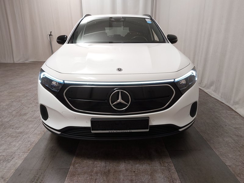 Mercedes-Benz EQA 250 Progressive • el. peta vrata • Full LED — 9