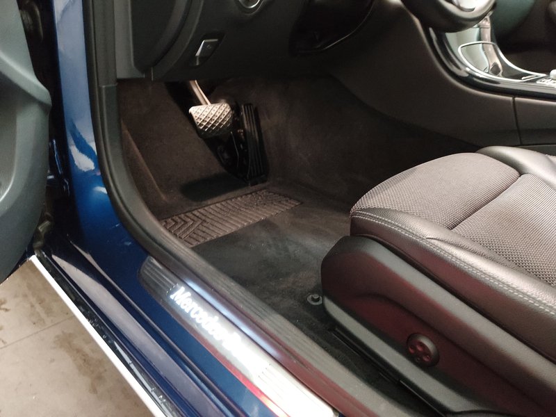 Mercedes-Benz C 300 de karavan Avantgarde automatik • AHK • Full LED — 7