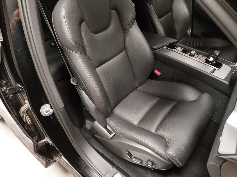 Volvo XC60 B4 D automatik AWD Core • ACC • električna peta vrata — 10