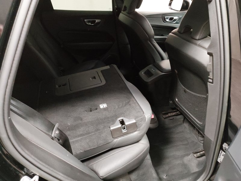 Volvo XC60 B4 D automatik AWD Core • ACC • električna peta vrata — 11