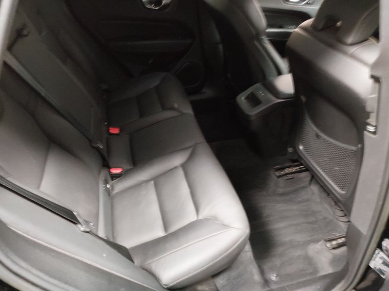Volvo XC60 B4 D automatik AWD Core • ACC • električna peta vrata — 12