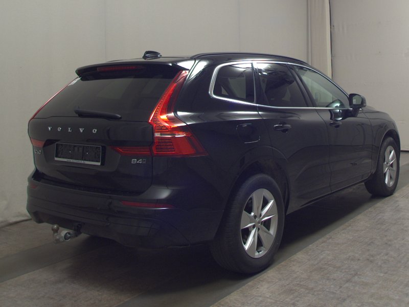 Volvo XC60 B4 D automatik AWD Core • ACC • električna peta vrata — 4