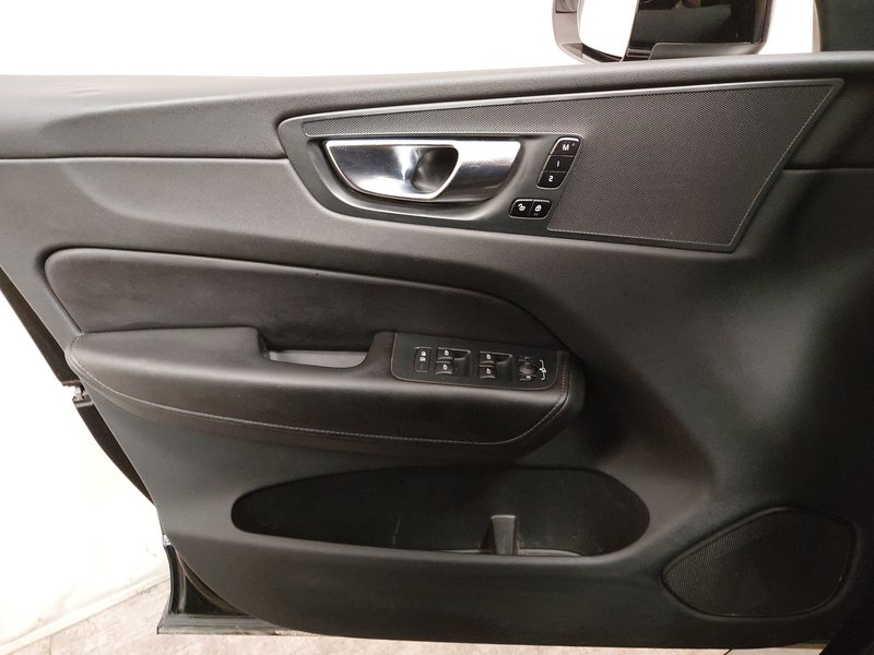 Volvo XC60 B4 D automatik AWD Core • ACC • električna peta vrata — 5
