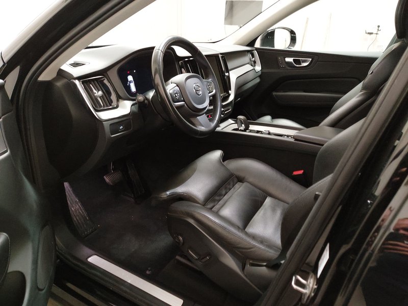 Volvo XC60 B4 D automatik AWD Core • ACC • električna peta vrata — 6