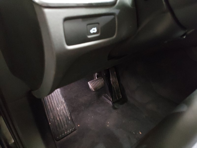 Volvo XC60 B4 D automatik AWD Core • ACC • električna peta vrata — 7