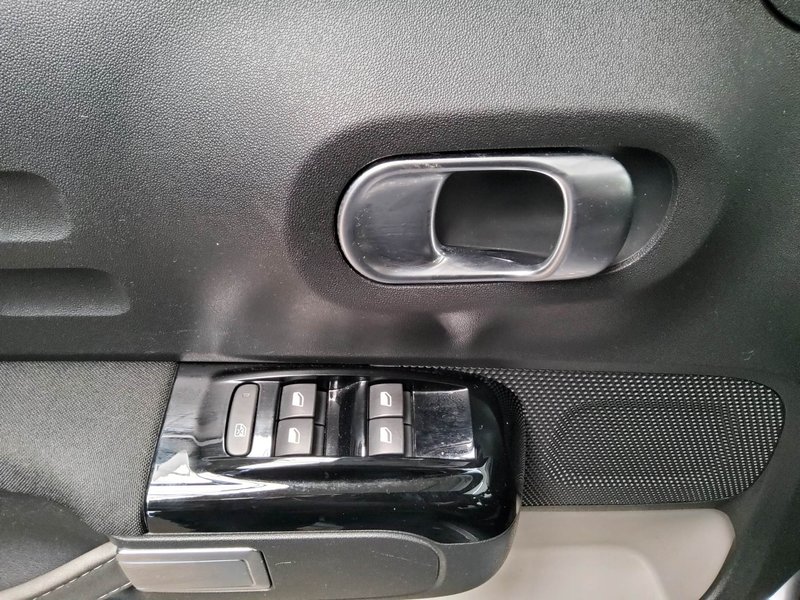 Citroën C3 1.2 PureTech Shine • LED — 9