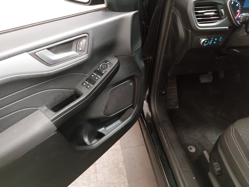 Ford Kuga 2.0 EcoBlue Cool&Connect automatik • kuka za vuču • bežično punjenje — 5