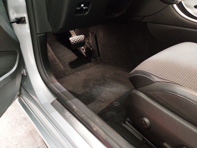 Mercedes-Benz C 220 d karavan automatik Avantgarde • ACC • AHK — 7