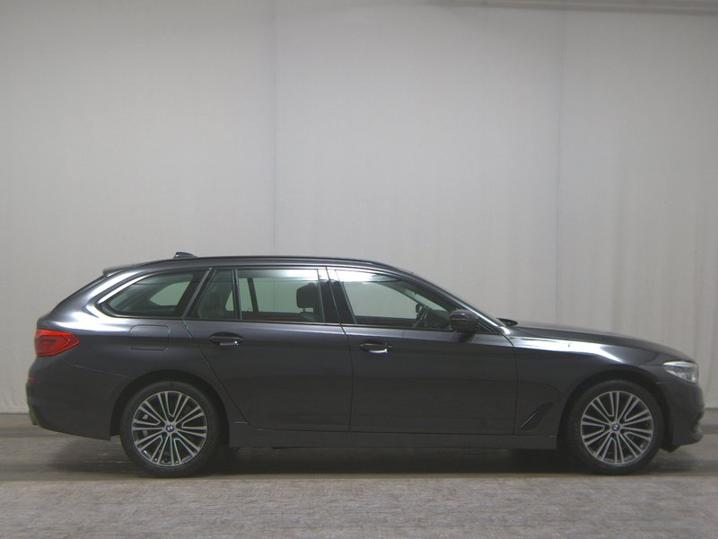 BMW 540d xDrive Touring automatik Sport Line • HUD • ACC