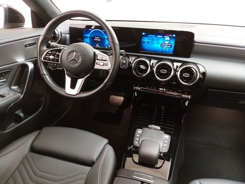 Mercedes-Benz CLA 200 d automatik Progressive • električna peta vrata • LED — 18
