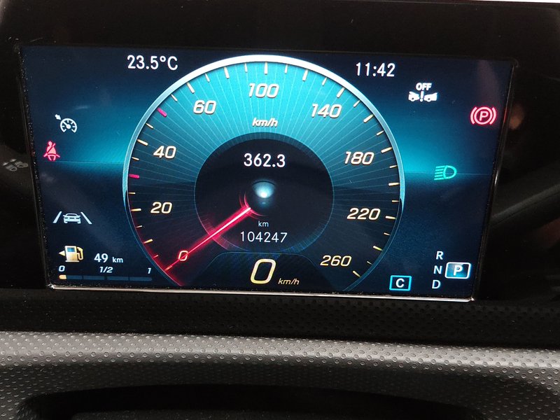 Mercedes-Benz CLA 200 d automatik Progressive • električna peta vrata • LED — 22
