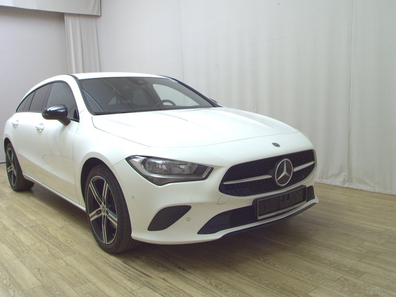 Mercedes-Benz CLA 200 d automatik Progressive • električna peta vrata • LED — 3