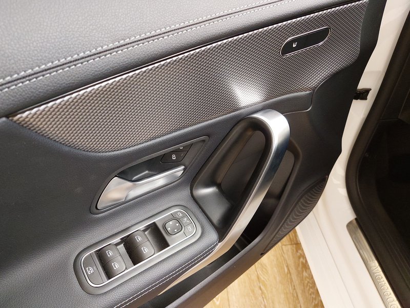 Mercedes-Benz CLA 200 d automatik Progressive • električna peta vrata • LED — 5