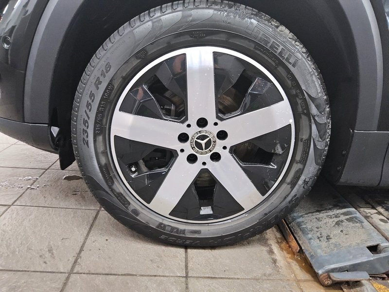 Mercedes-Benz GLB 220 d automatik Progressive • panorama • digitalni instrumenti — 11