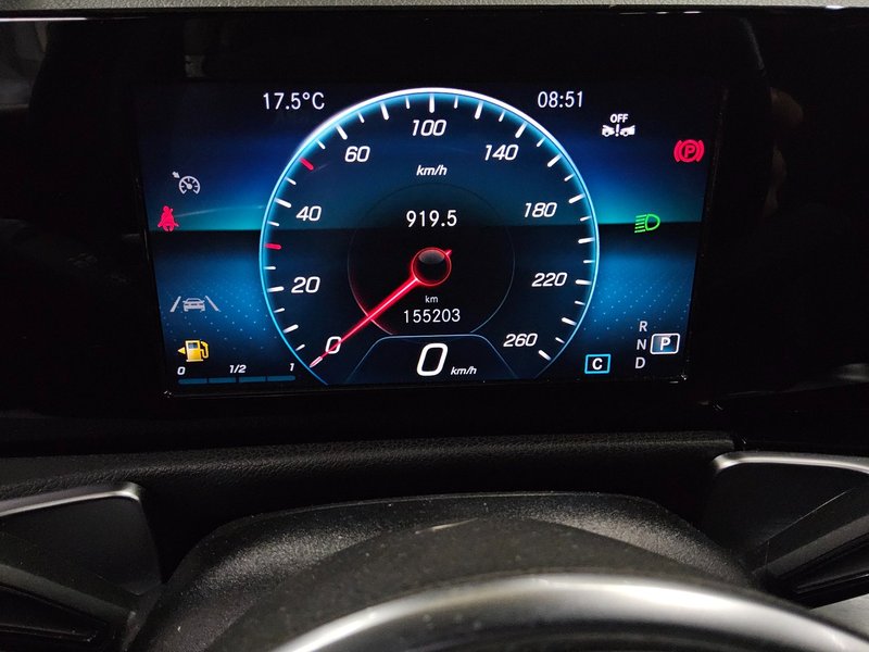Mercedes-Benz GLB 220 d automatik Progressive • panorama • digitalni instrumenti — 8