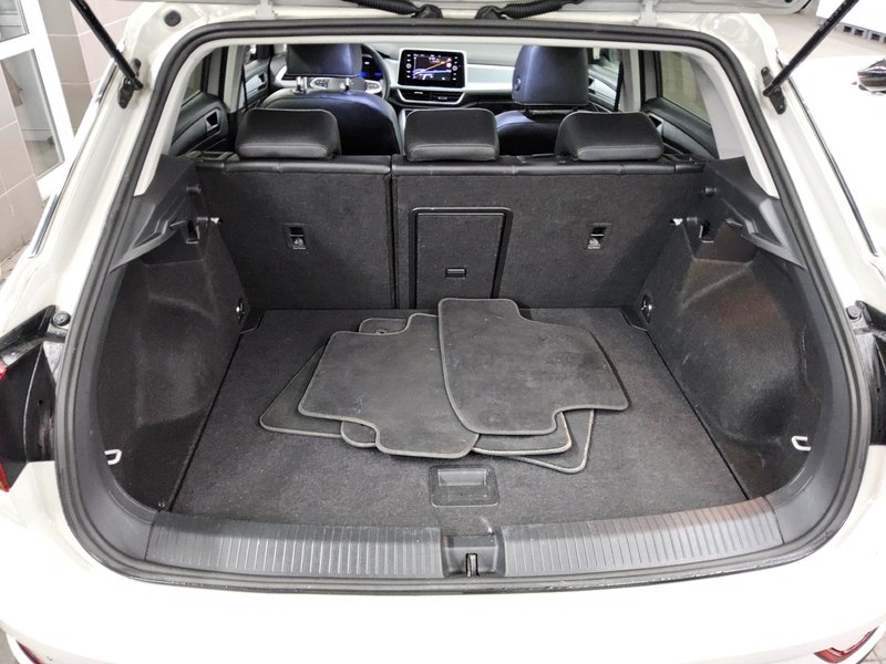 Volkswagen T-Roc 1.0 TSI • Full LED • bežično punjenje — 12