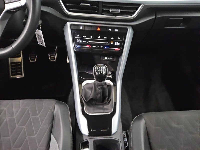 Volkswagen T-Roc 1.0 TSI • Full LED • bežično punjenje — 6