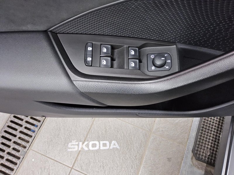 Škoda Octavia Kombi 2.0 TDI automatik RS • ACC • AHK — 10