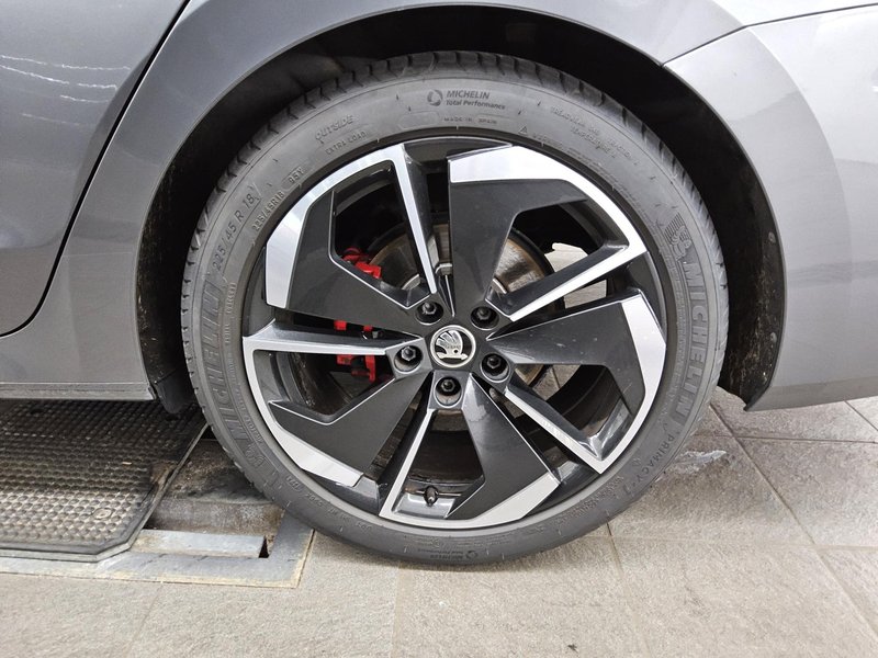 Škoda Octavia Kombi 2.0 TDI automatik RS • ACC • AHK — 11