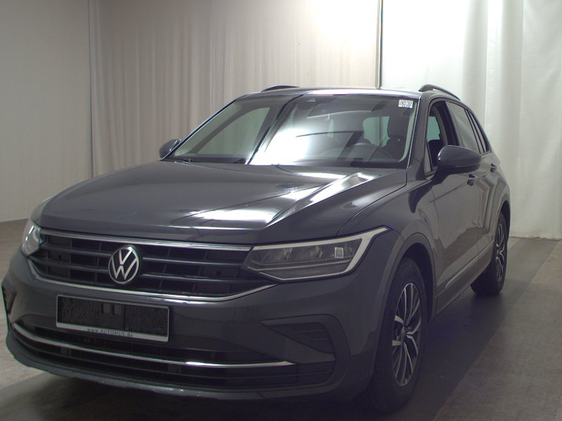 Volkswagen Tiguan 2.0 TDI automatik Life • panorama • HUD — 2