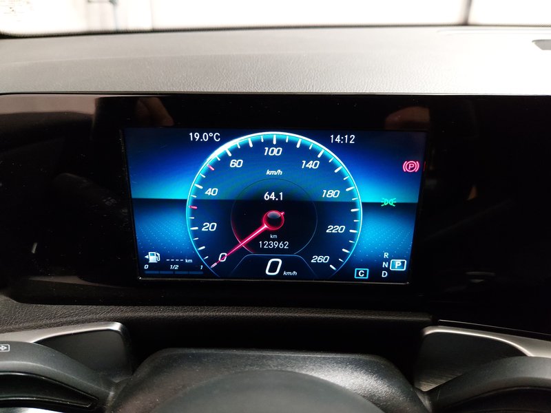 Mercedes-Benz GLB 200 d automatik Style — 17