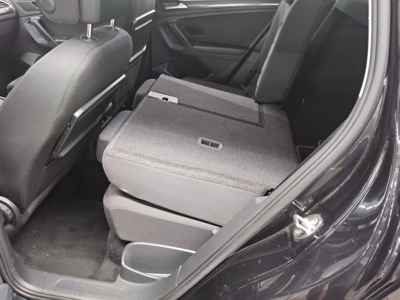 Volkswagen Tiguan 2.0 TDI automatik Highline • ACC • AHK — 13