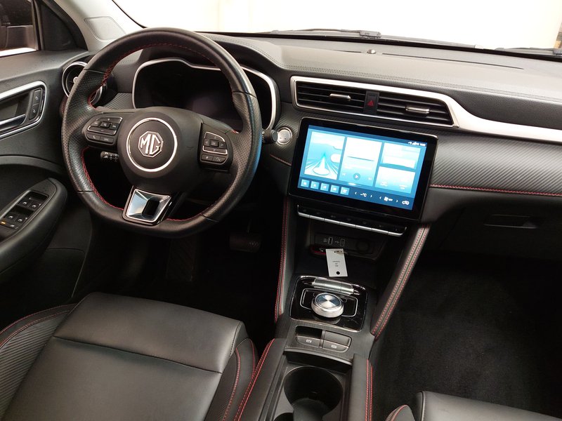 MG ZS Luxury • panorama • ACC — 19