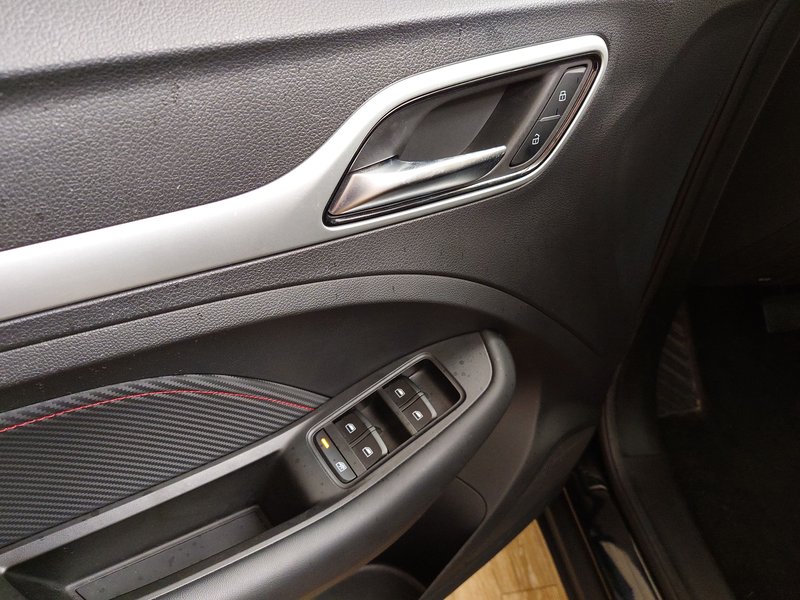 MG ZS Luxury • panorama • ACC — 5