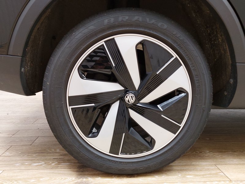 MG ZS Luxury • panorama • ACC — 8