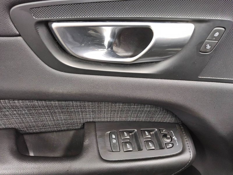 Volvo XC60 B4 Core automatik • ACC • LED — 10