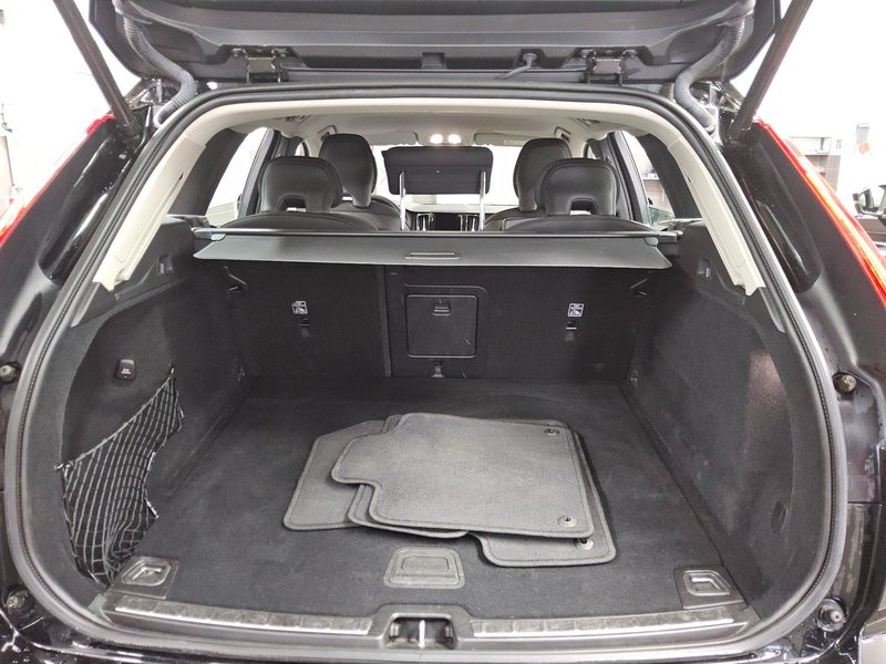 Volvo XC60 B4 Core automatik • ACC • LED — 12