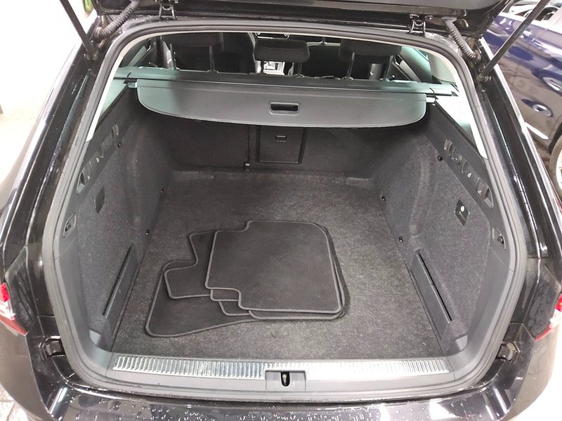 Škoda Superb Kombi 1.5 TSI automatik Ambition • Full LED • digitalni instrumenti — 12