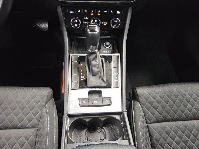 Škoda Superb Kombi 1.5 TSI automatik Ambition • Full LED • digitalni instrumenti — 6