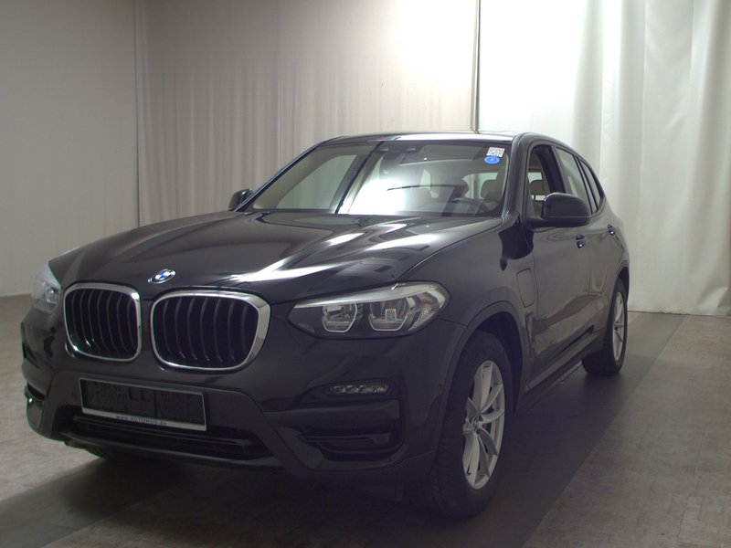 BMW X3 xDrive30e Advantage automatik • panorama • LED — 2