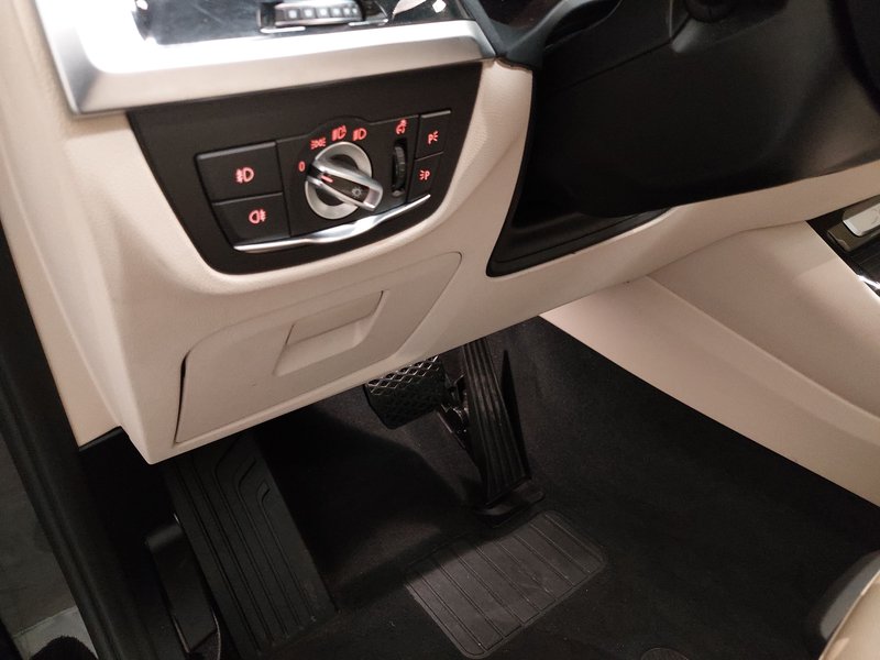 BMW X3 xDrive30e Advantage automatik • panorama • LED — 7
