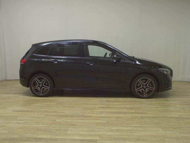 Mercedes-Benz B 250 e automatik AMG Line • LED • digitalni instrumenti