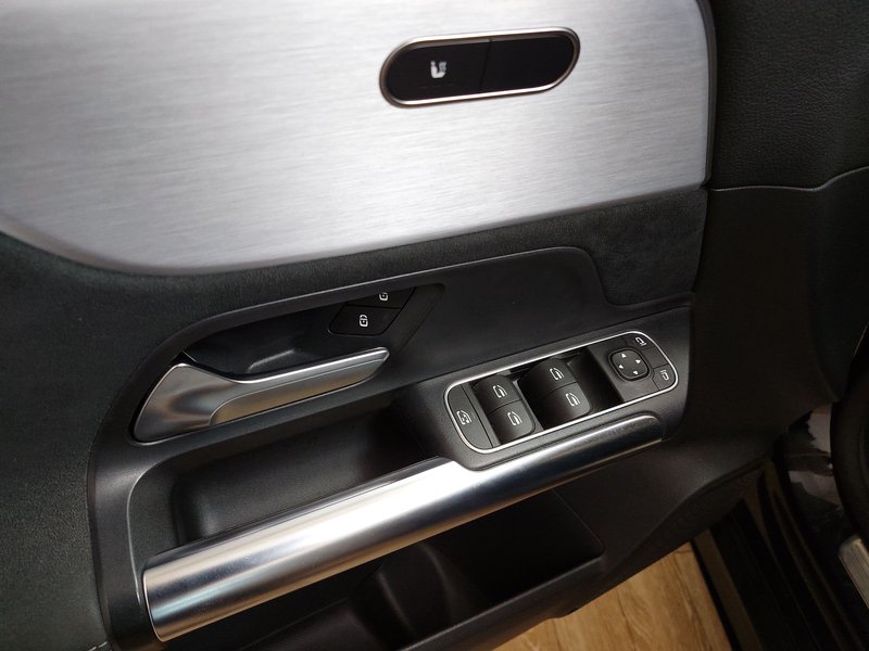 Mercedes-Benz B 250 e automatik AMG Line • LED • digitalni instrumenti — 5