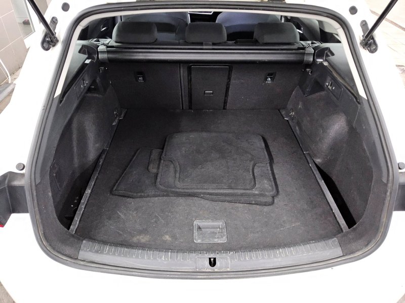 SEAT Leon Sportstourer 2.0 TDI automatik Style • ACC • Full LED — 12