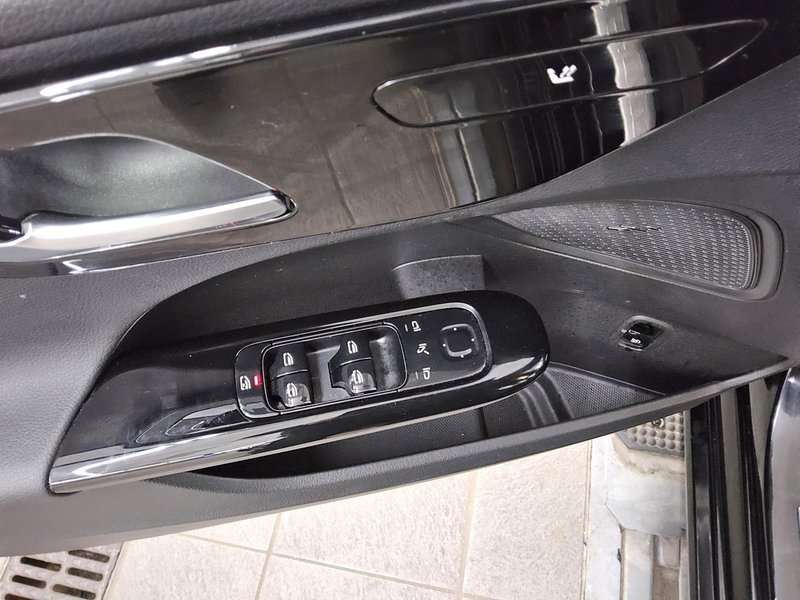 Mercedes-Benz C 220 d karavan automatik Avantgarde • LED • digitalni instrumenti — 10