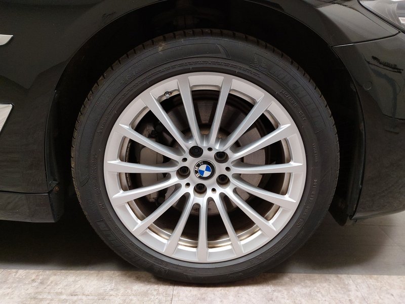 BMW 530e Touring automatik • ACC • LED — 11