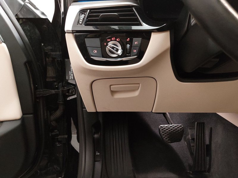 BMW 530e Touring automatik • ACC • LED — 13