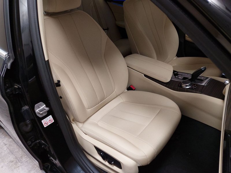 BMW 530e Touring automatik • ACC • LED — 15