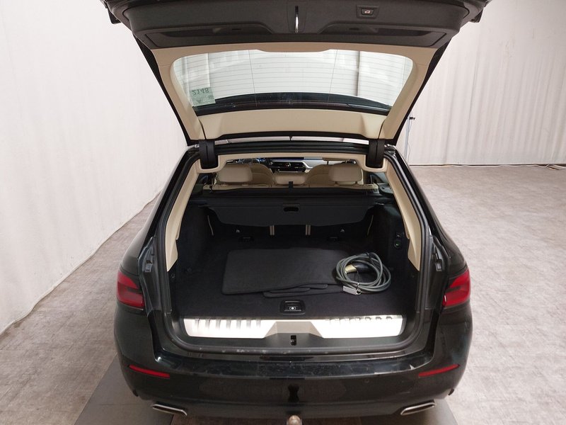 BMW 530e Touring automatik • ACC • LED — 19