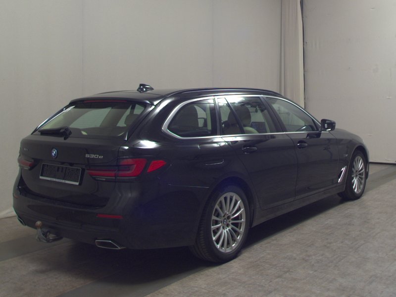 BMW 530e Touring automatik • ACC • LED — 4