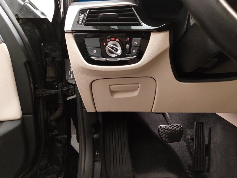 BMW 530e Touring automatik • ACC • LED — 7