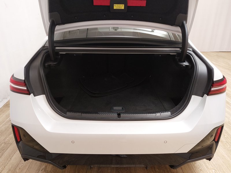 BMW i5 eDrive40 M Sport • ACC • Full LED — 17