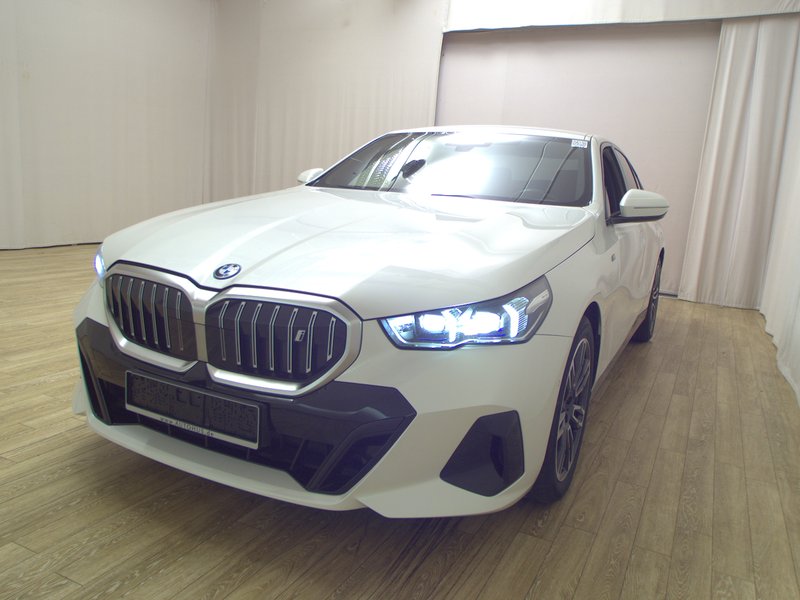 BMW i5 eDrive40 M Sport • ACC • Full LED — 2