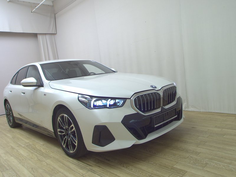 BMW i5 eDrive40 M Sport • ACC • Full LED — 3