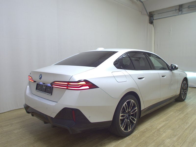 BMW i5 eDrive40 M Sport • ACC • Full LED — 4