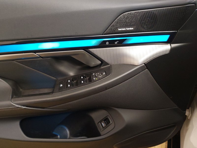 BMW i5 eDrive40 M Sport • ACC • Full LED — 5